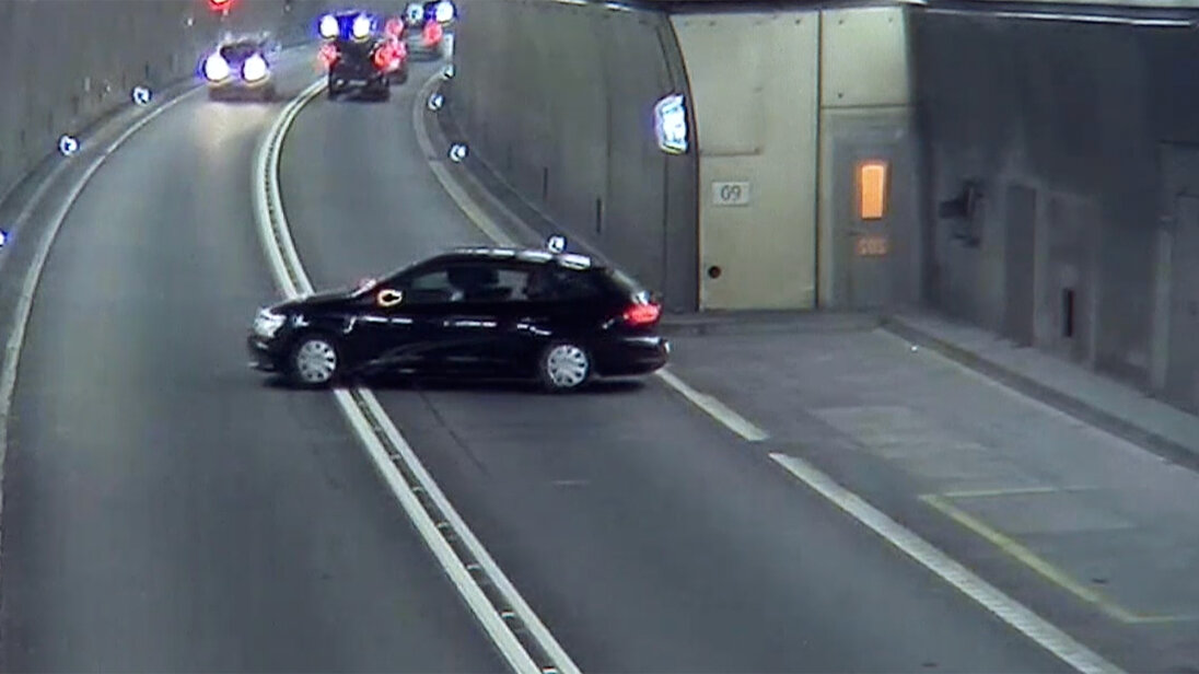 A car turns in the tunnel 