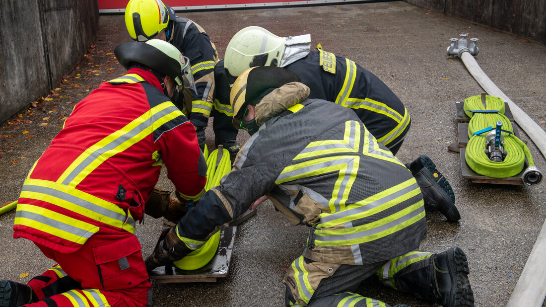 Packing a hose pack