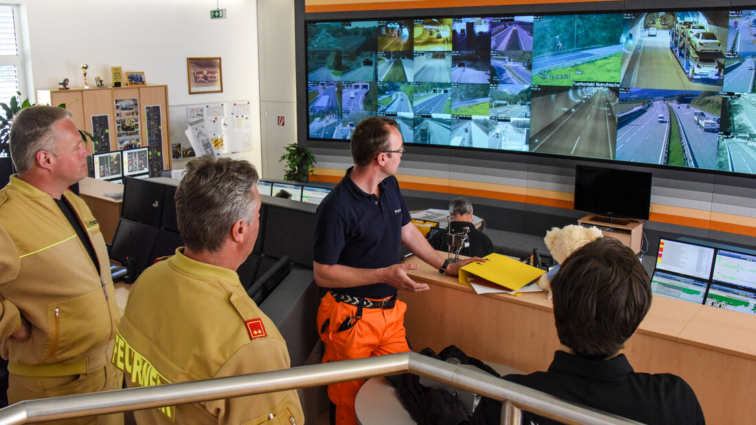 Visit to the control centre of the Tauern Road Tunnel