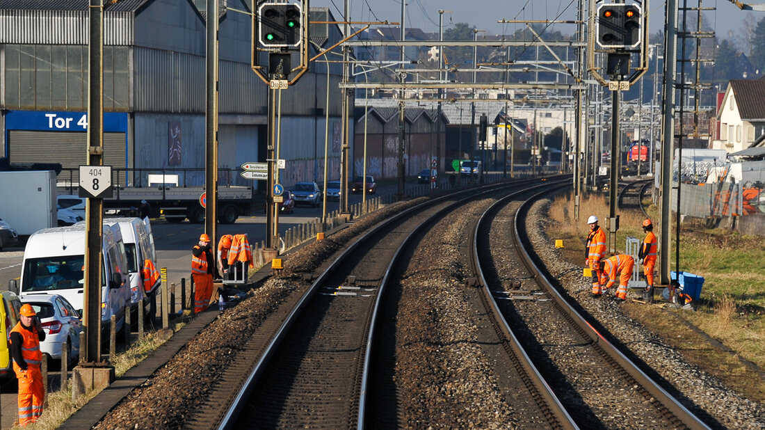 Bahnbaustelle mit Bauarbeitern