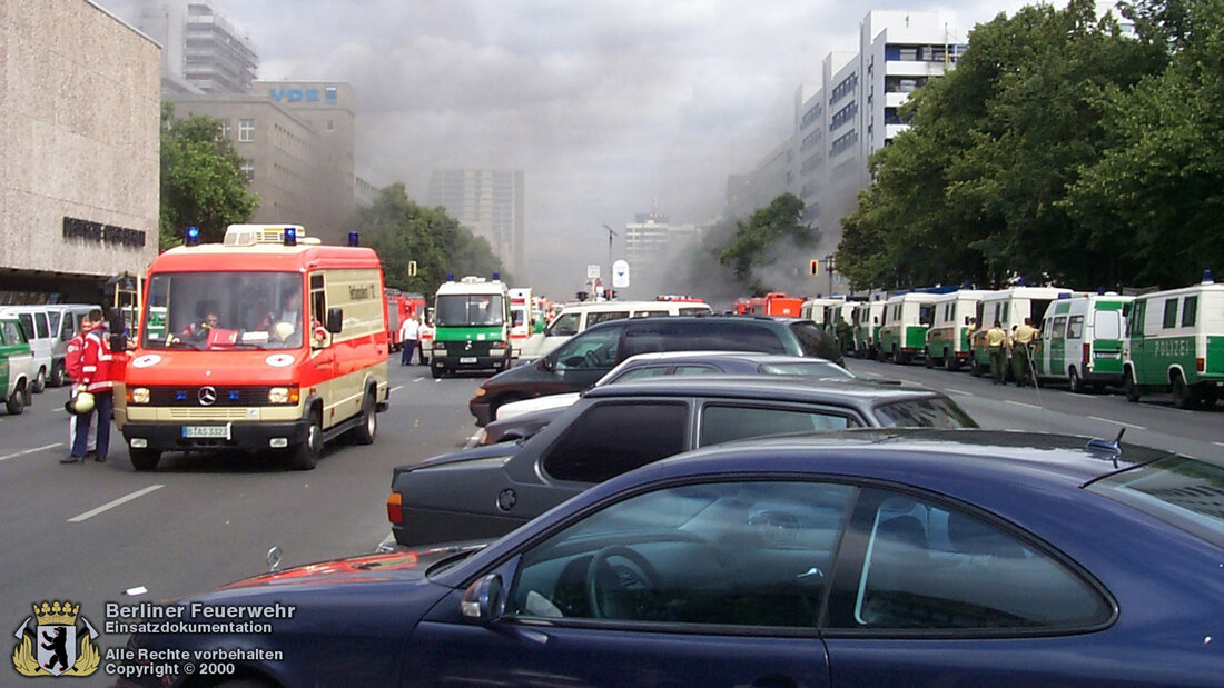 Smoke at the entrances to the Deutsche Oper underground station