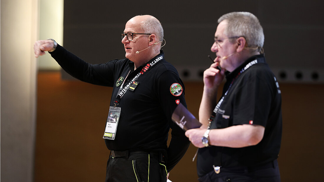 Beat Walther und Christian Brauner auf der Vortragsbühne des Kommandanten-Forums