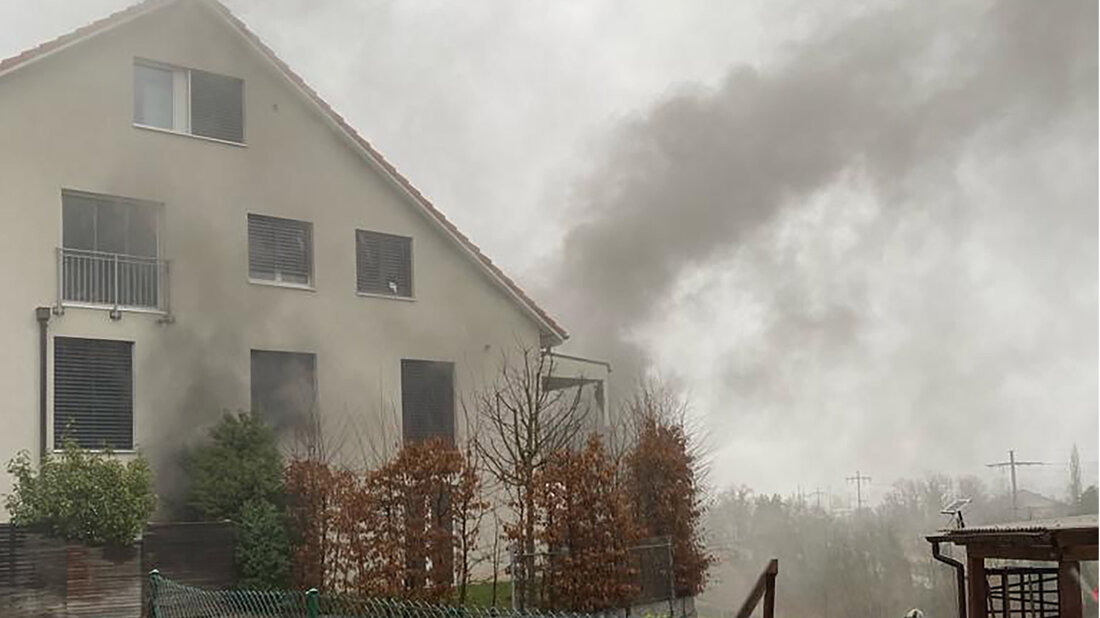 Starke Rauchentwicklung durch einen Tiefgaragenbrand