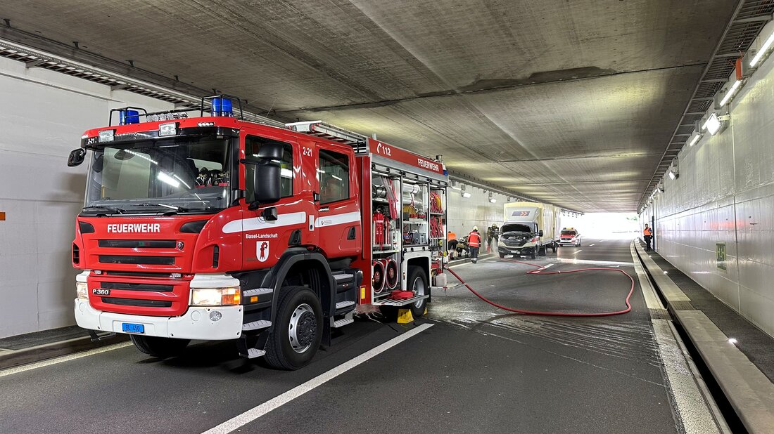 Lieferwagenbrand im Belchentunnel