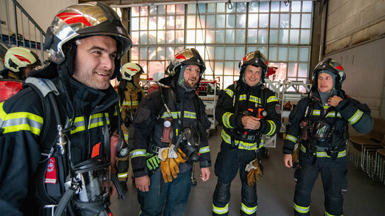 La bonne humeur règne: des sapeurs-pompiers en formation à l’International Fire Academy