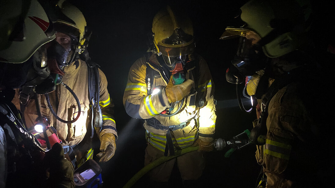 Kommunikation zwischen Einsatzkräften im Tunnel Kommunikation zwischen Einsatzkräften im Tunnel