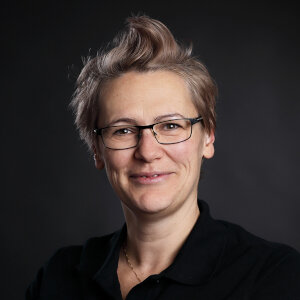  Jeanine Beck