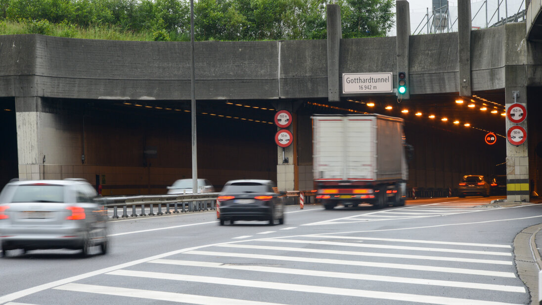 Entrée dans le tunnel du Teiftal (CH)