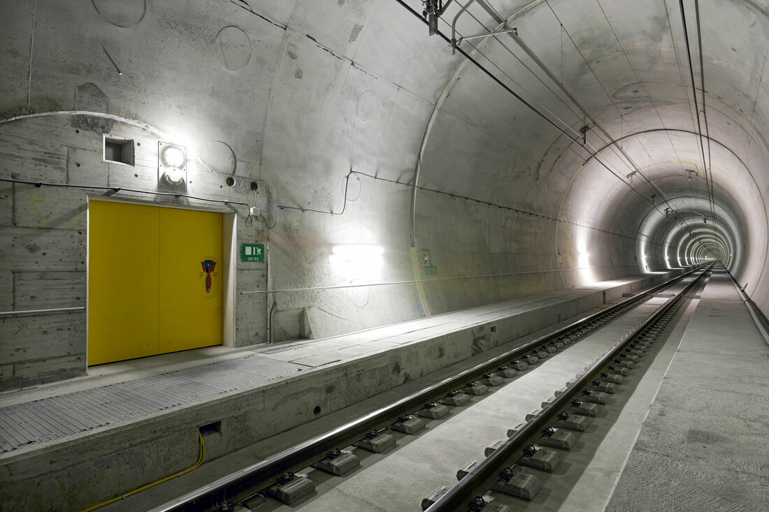 Sortie de secours dans le tunnel de base du Lötschberg