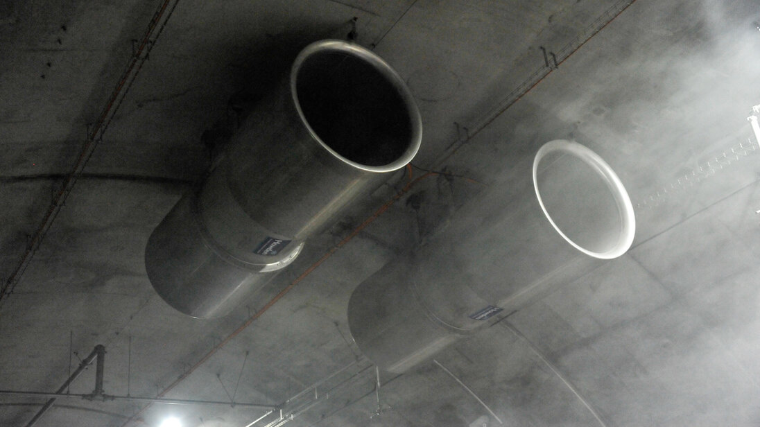 Tunnel ventilation in smoke