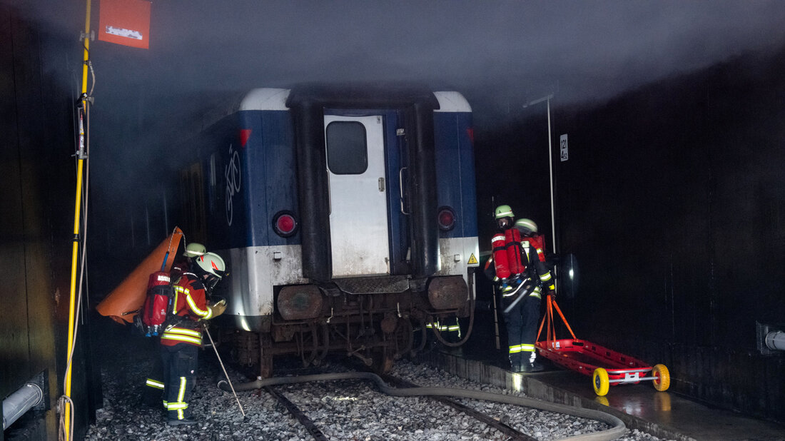 Training in the railway training tunnel of the International Fire Academy