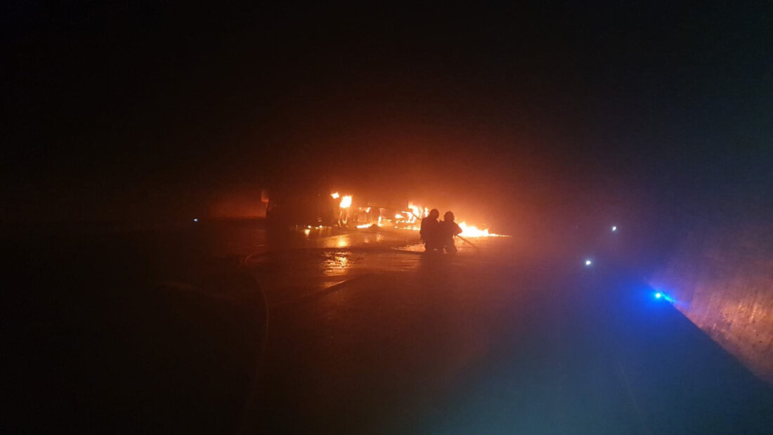 Löschangriff beim LKW-Brand im Aeschertunnel