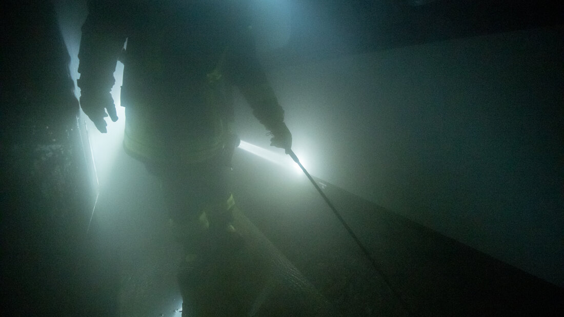 Einsatz des Suchstocks im Tunnel