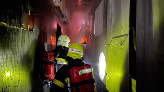 Des sapeurs-pompiers exercent l’extinction dans un tunnel