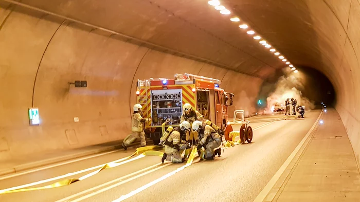 Intervention de défense incendie dans un tunnel routier