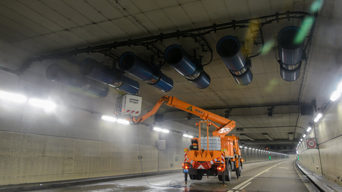 Wartung der Strahlventilatoren im St. Johann Tunnel, Basel (CH)