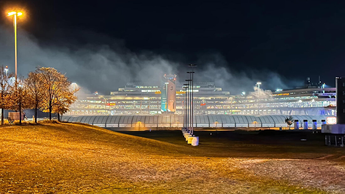 Les bâtiments de l’aéroport avec le dispositif de prise d’air pour le terminal 1