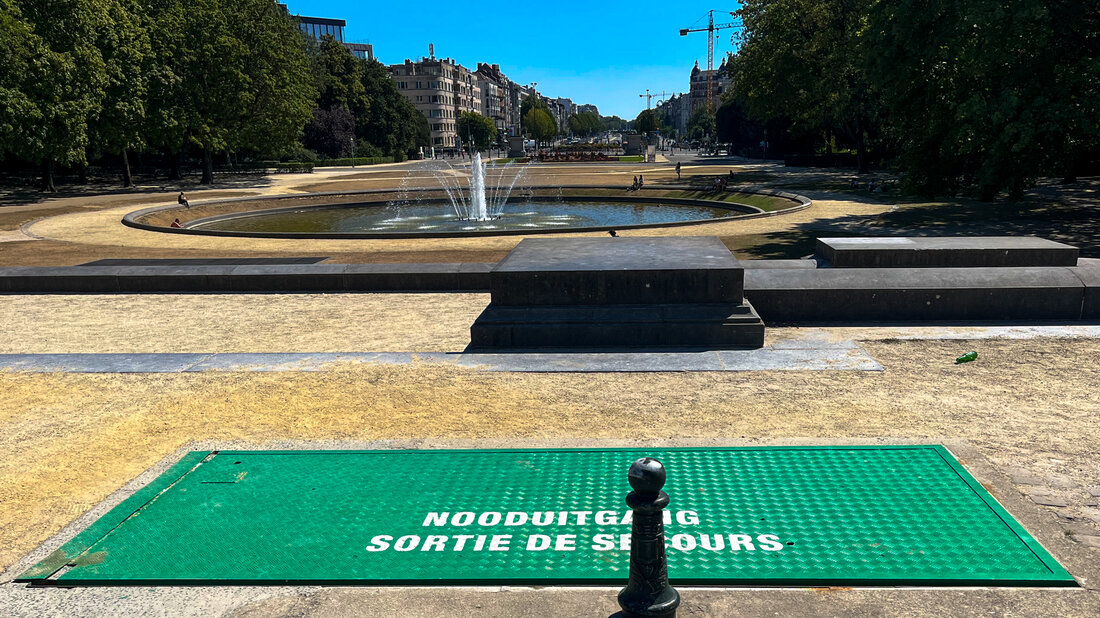 Sortie de secours d’un métro Sortie de secours couverte d'un métro à Bruxelles
