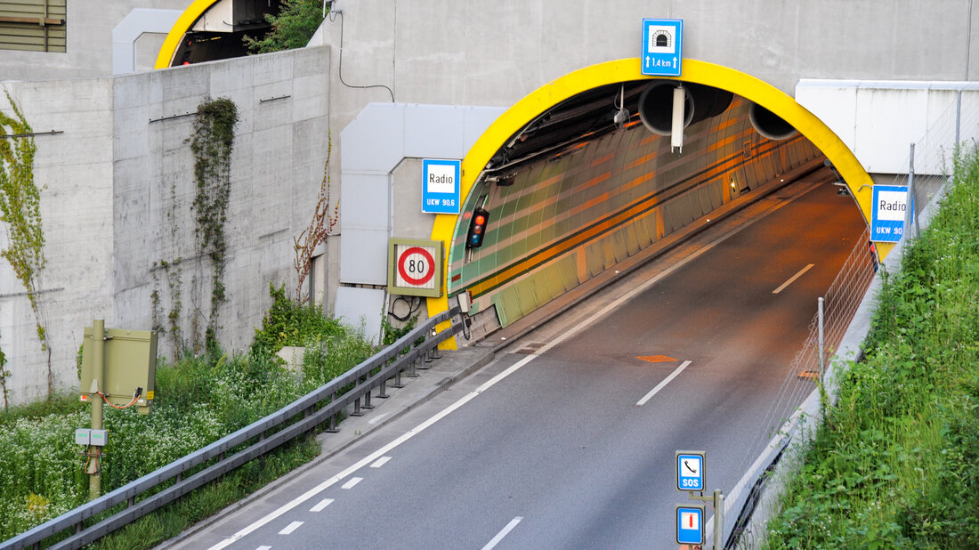 Tunnelportal mit einer Antizirkulationswand Tunnelportal mit einer Antizirkulationswand