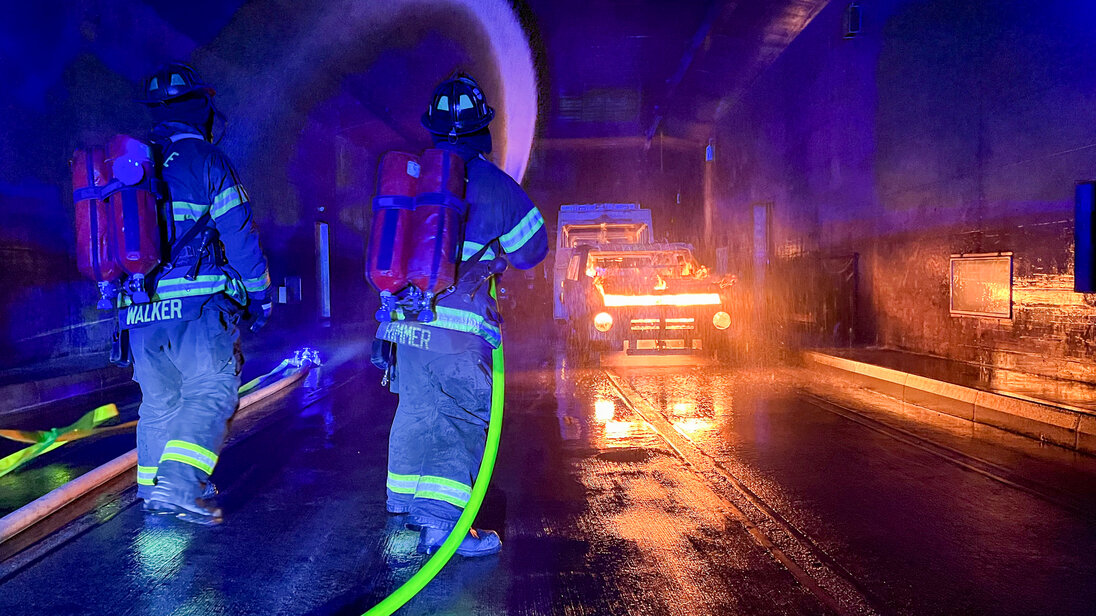 Löschangriff im Übungstunnel