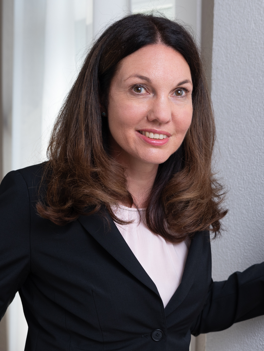 Porträtfoto der Rechtsanwältin Yvonne Thomet