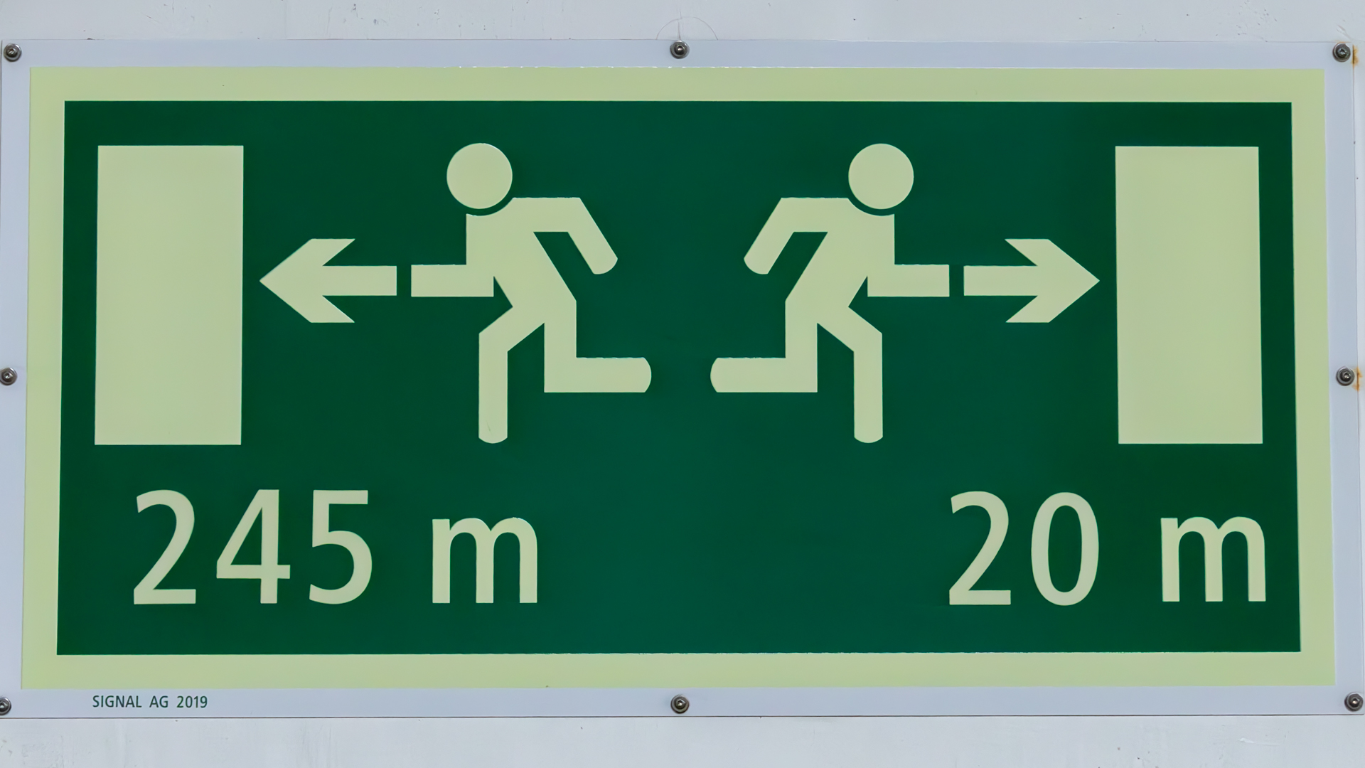 Fluchtwegkennzeichnung in Strassentunneln 