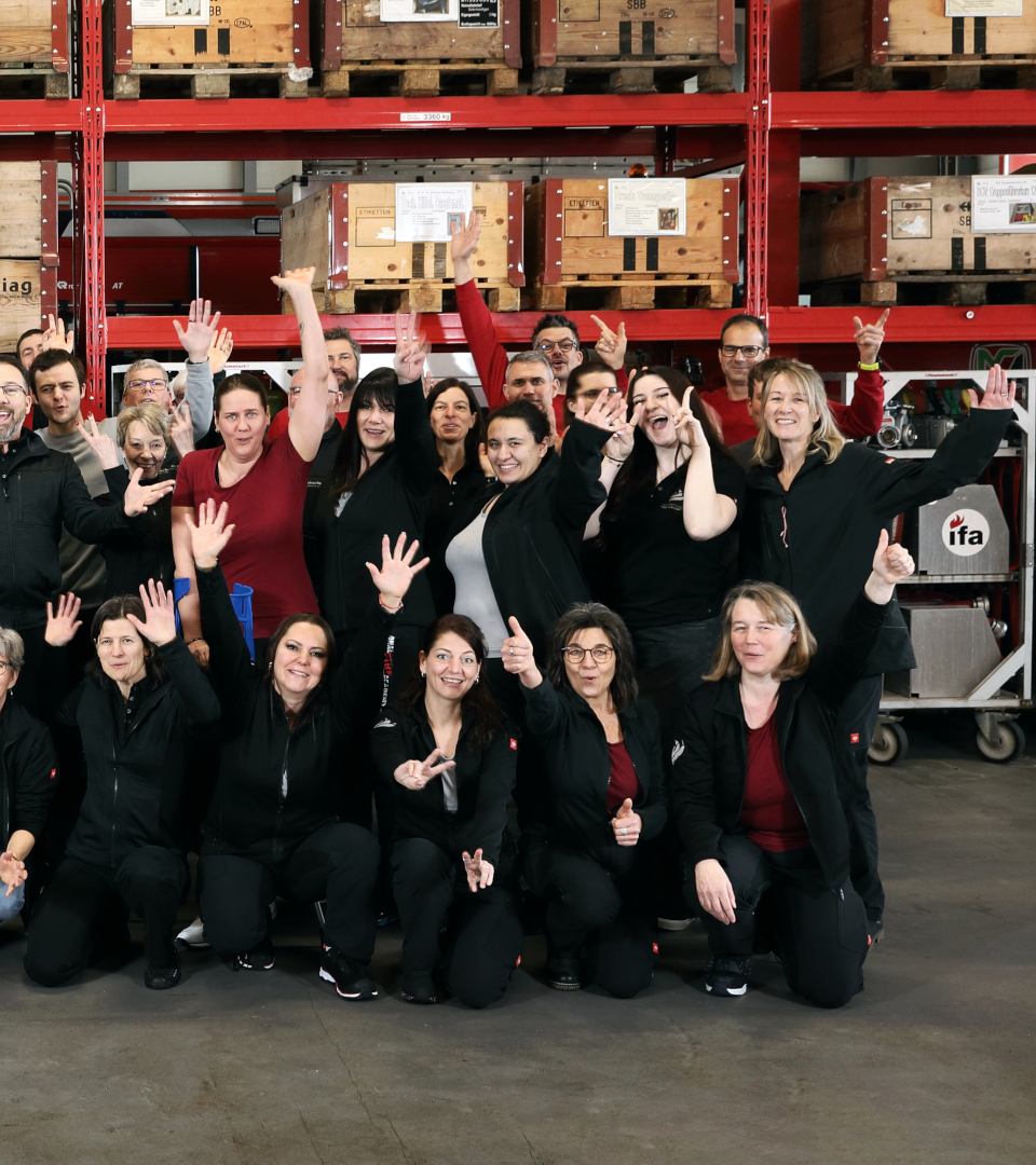 ifa_STAFF_000_AlleJubelnd-Rechts.jpg ifa_STAFF_000_AlleJubelnd-Rechts.jpg